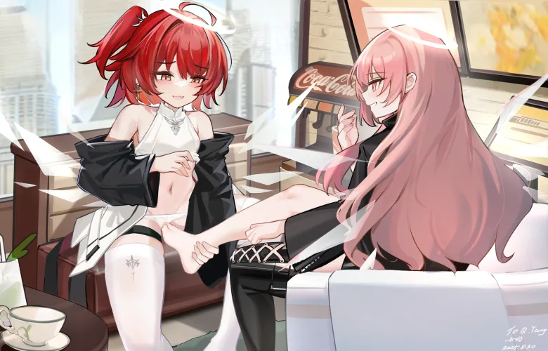 Lemuen playing with Exusiai