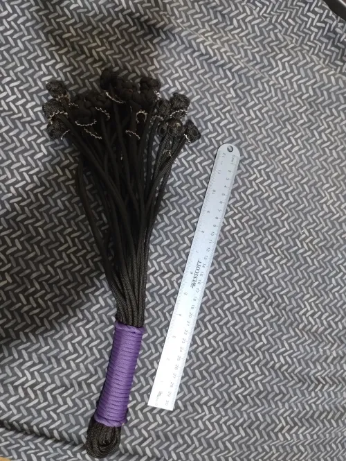 Vampire paracord flogger. 1100 paracord with external tooth SS washers.