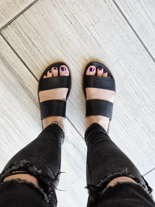 Waiting for the elevator - would you peek? Or stare?