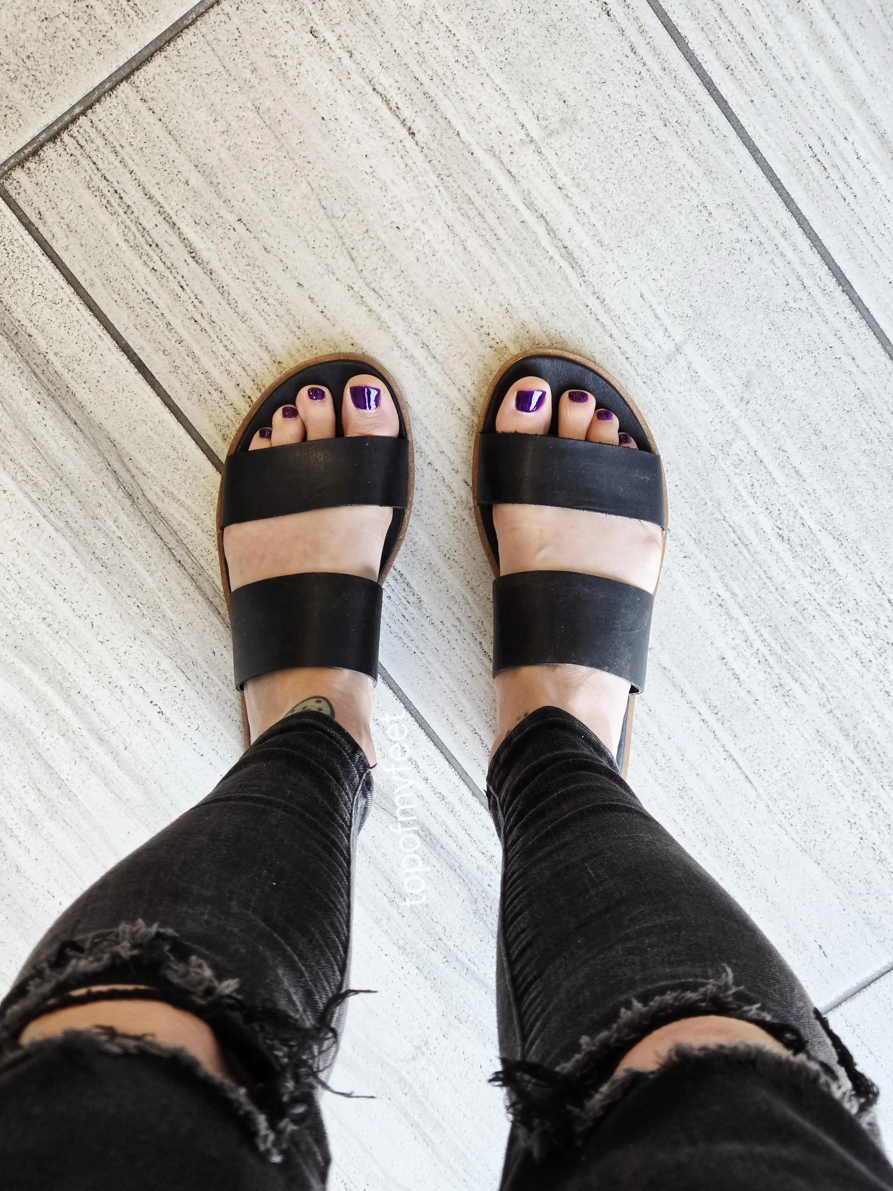 Waiting for the elevator - would you peek? Or stare?