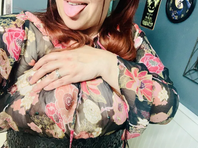 36 [MF4M] #Troy - Wife looking to give oral to younger men (DM open to 20 - 25)