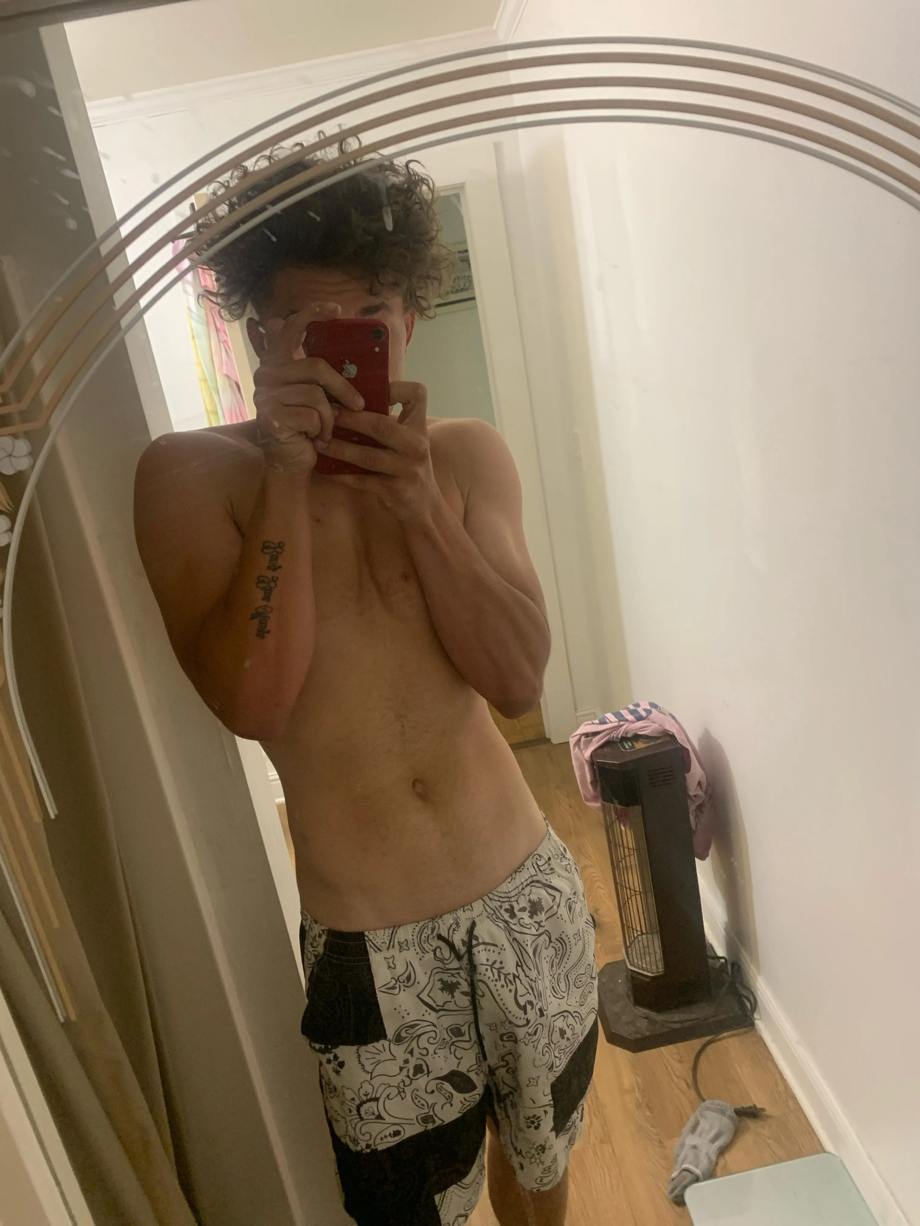 Just got out shower 19 m.  Just left girl I want someone to make me there slut.  Im sexy Yoo someone face time me nowwww I’ll do whatever