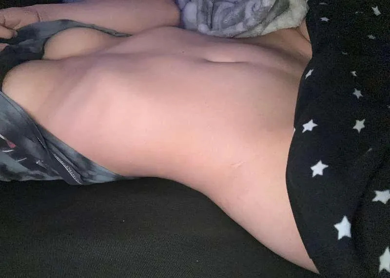 22F Domme looking a kinky submissive sexy obedient good boy for D/s dynamic (only fit, athletic, twink, lean and basically good shape subs!)