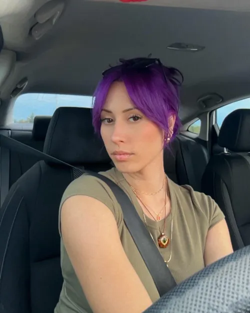 Looking at my next simp who’s ready to spoil me