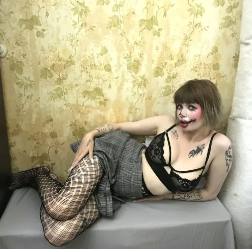 Bet u never thought a messy lil clown slut could turn u on