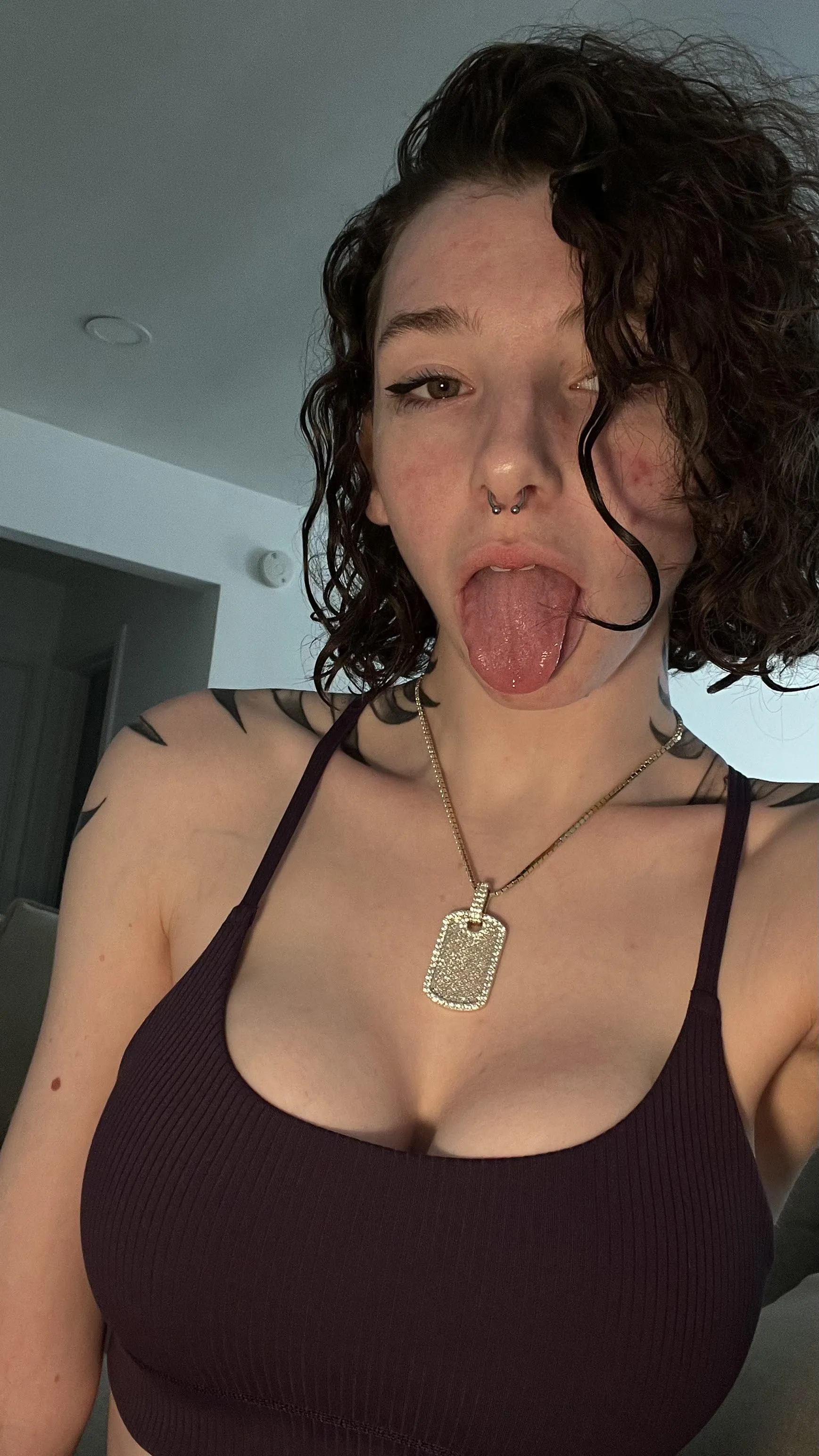 The best tongue for my daddy to paint <3