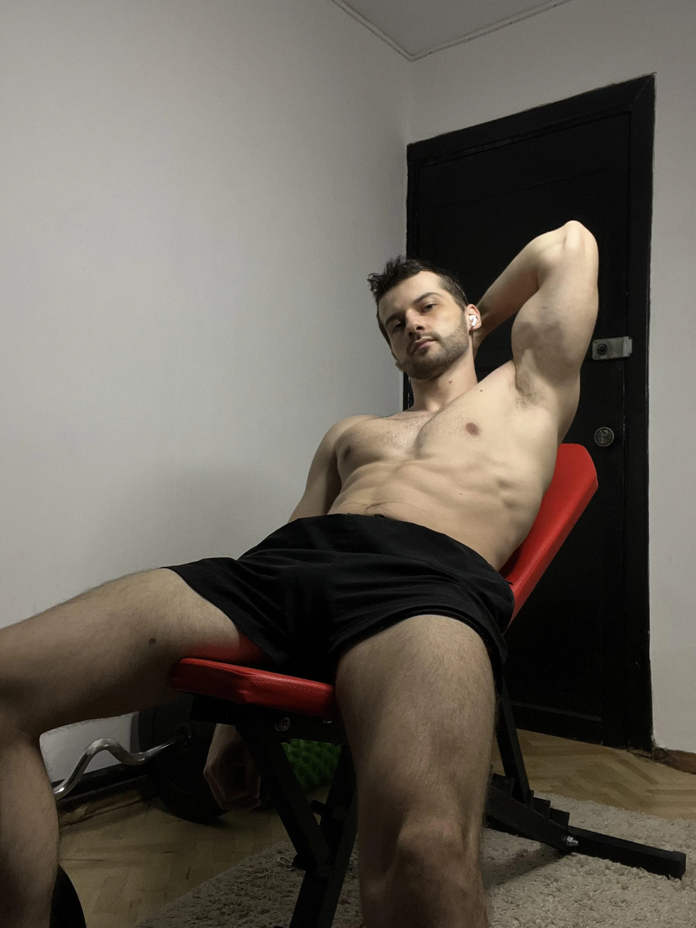 Are you into muscle guys by the chance? 😏