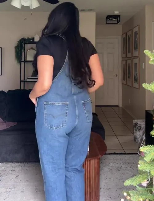 my behind doesnt look very round in those jeans