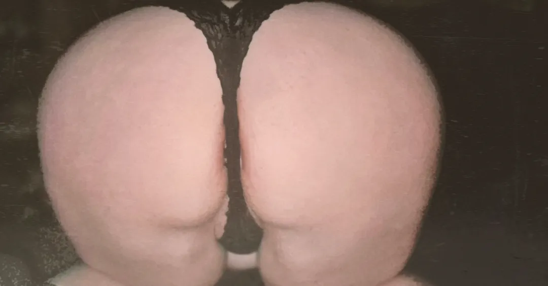 My first ass pic... Please rate. Xx