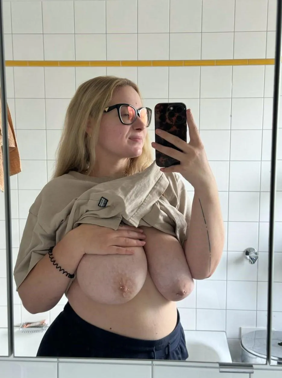 Are fat tits hotter when they sag, or when they squeeze tight in a bra?