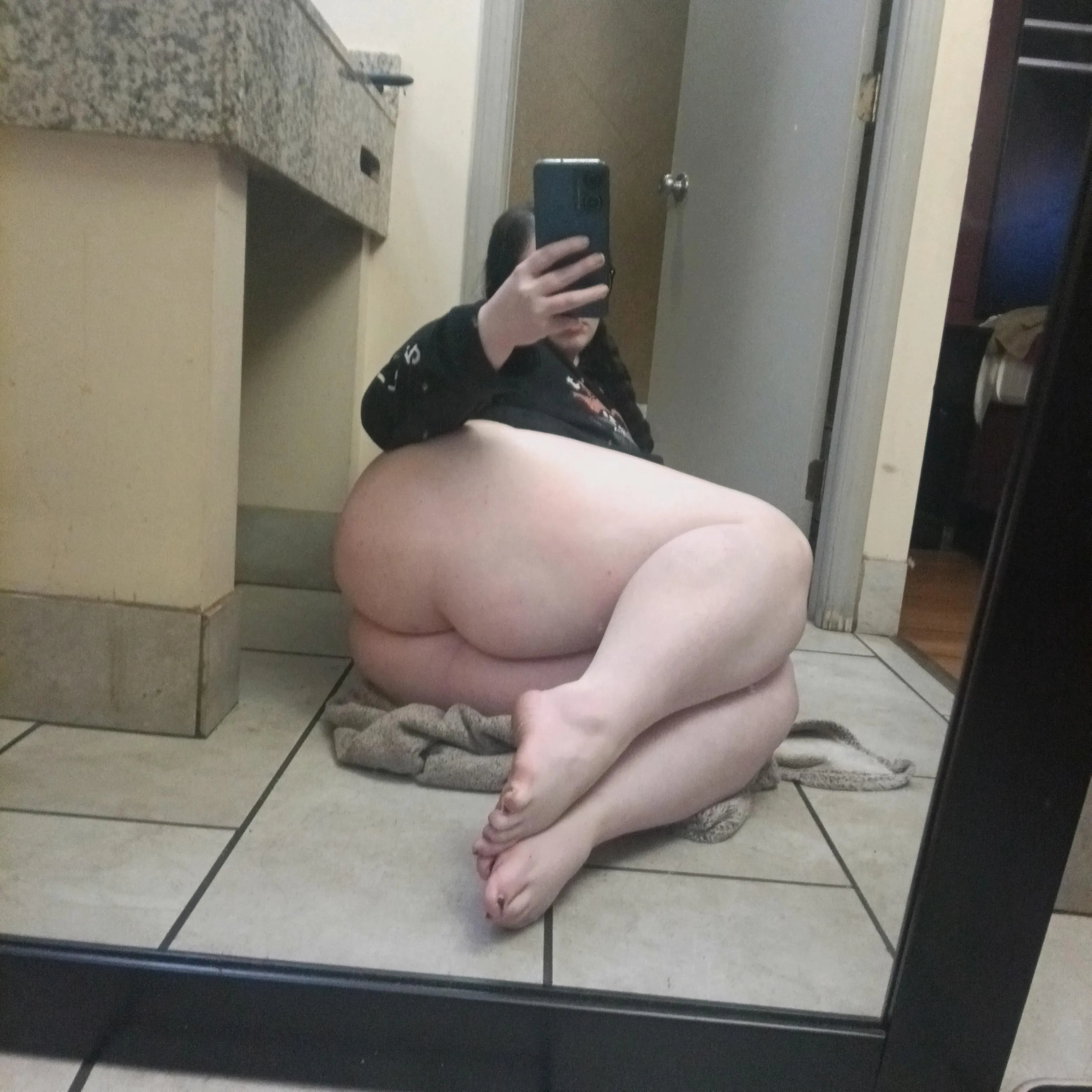 do I look soft to you? 😇 22 verified female available for multiple services 🩷 I verify dm me or see comments