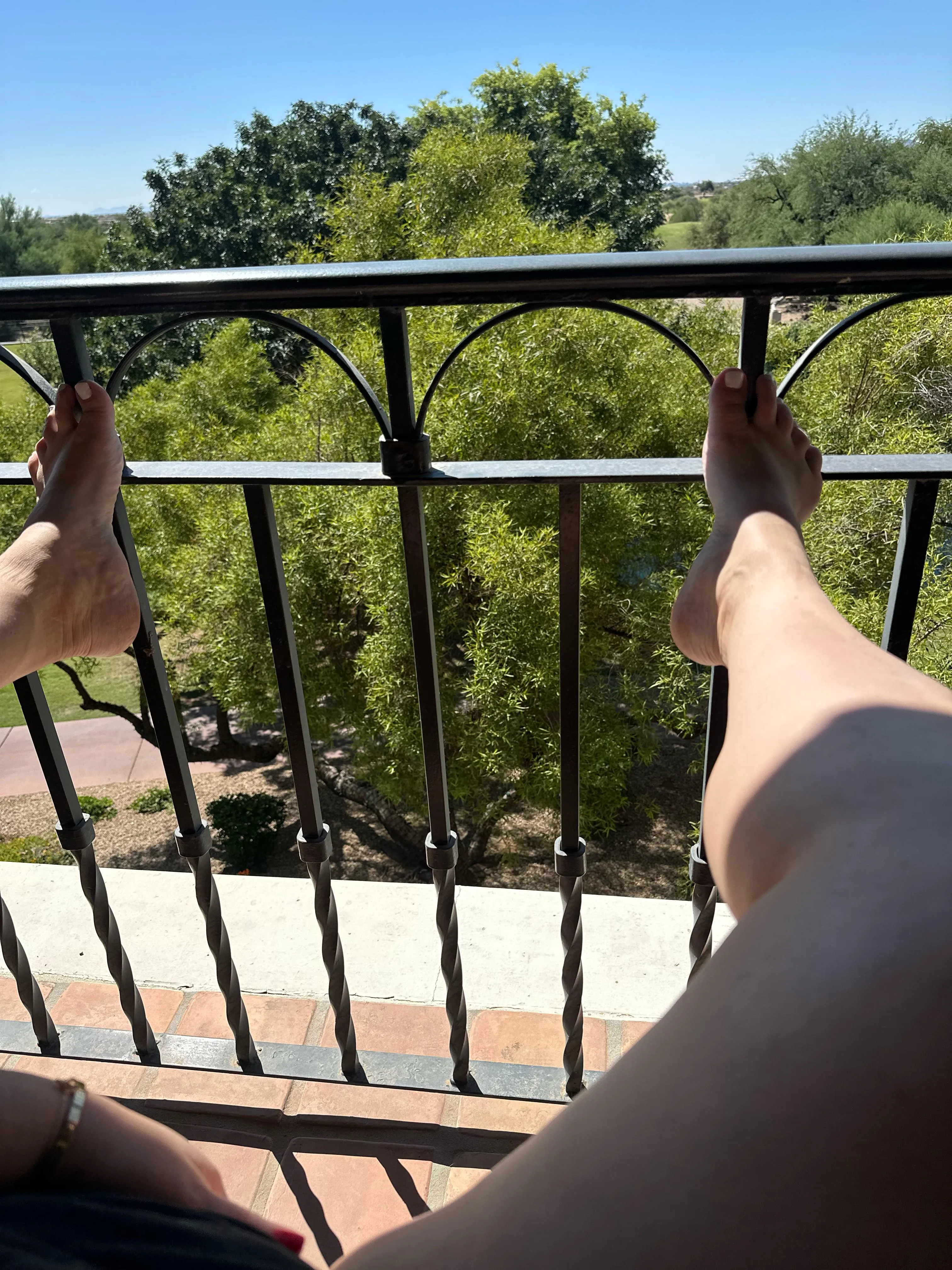 Edging outside (amatuer in public)