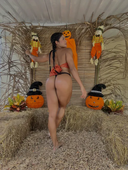 Native american girl in halloween fit