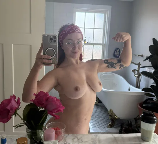 Showing Off Her Guns and Tits