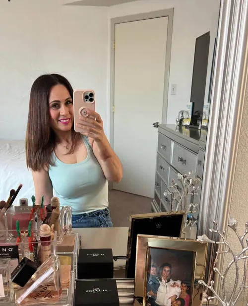 a little different this time instead of sharing my hot wife, here’s my sexy milf mother in law! Fuck wish I could’ve married her what do y’all think? She’s 47