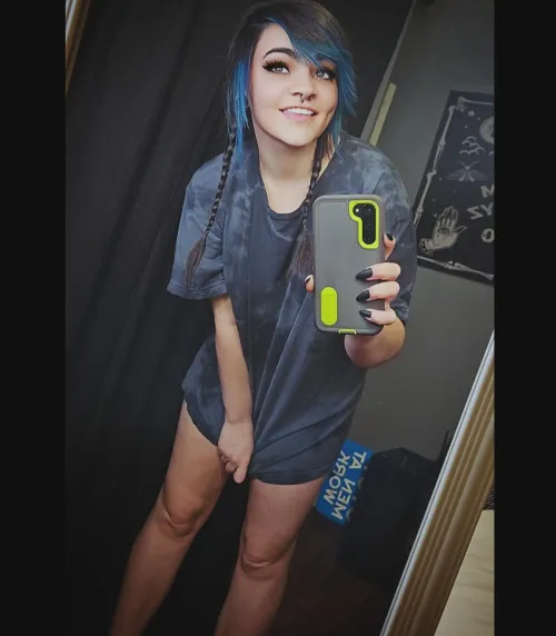 Imagine what I have on under here ;) OC (@dixonxcider) [OnlyFans]