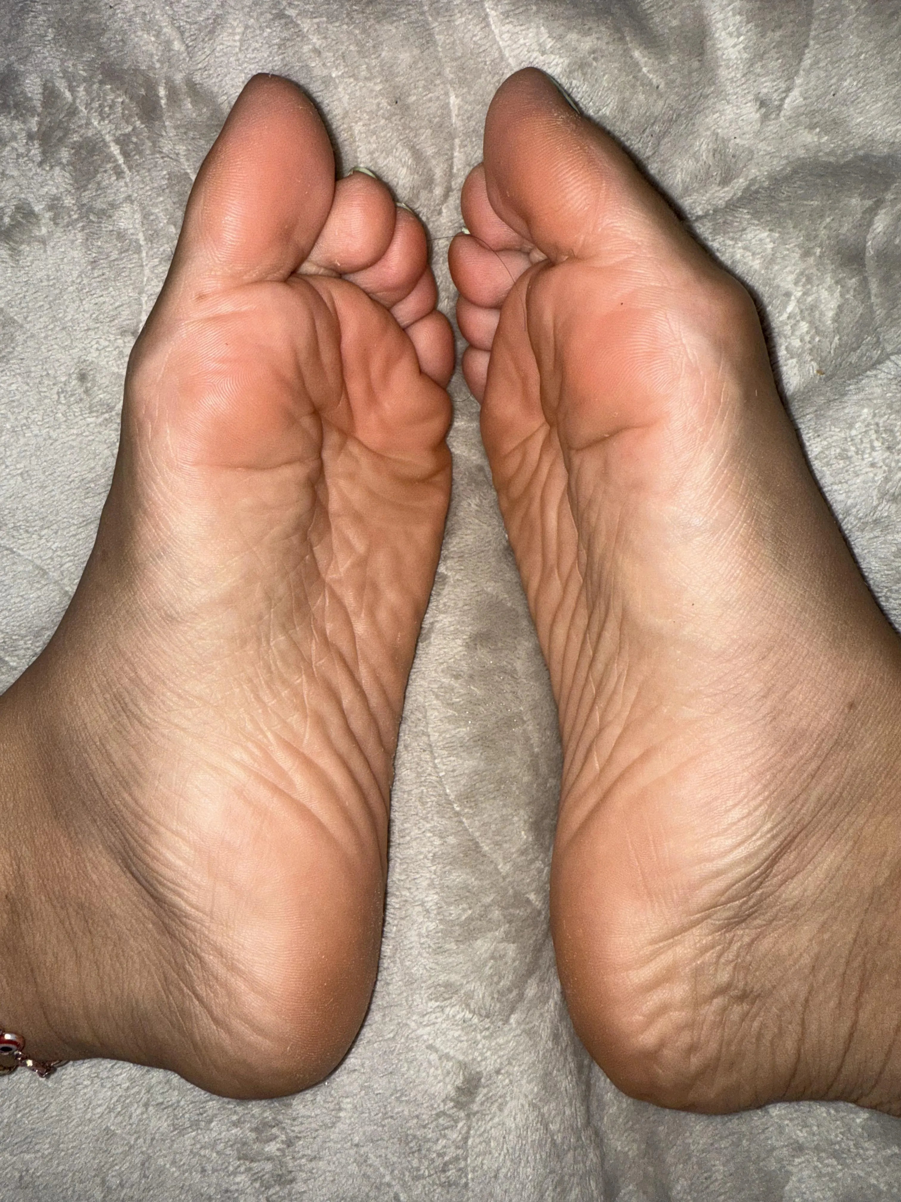Is bigger or smaller than my feet? 👅💦