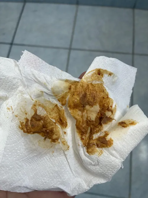 Since I love finding the papers my girlfriend wipes her ass with, she doesn't know I do this 🔥