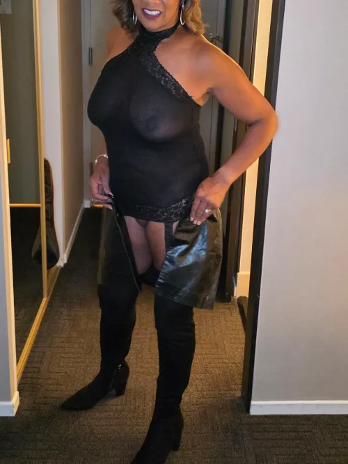 61F Ebony MILF