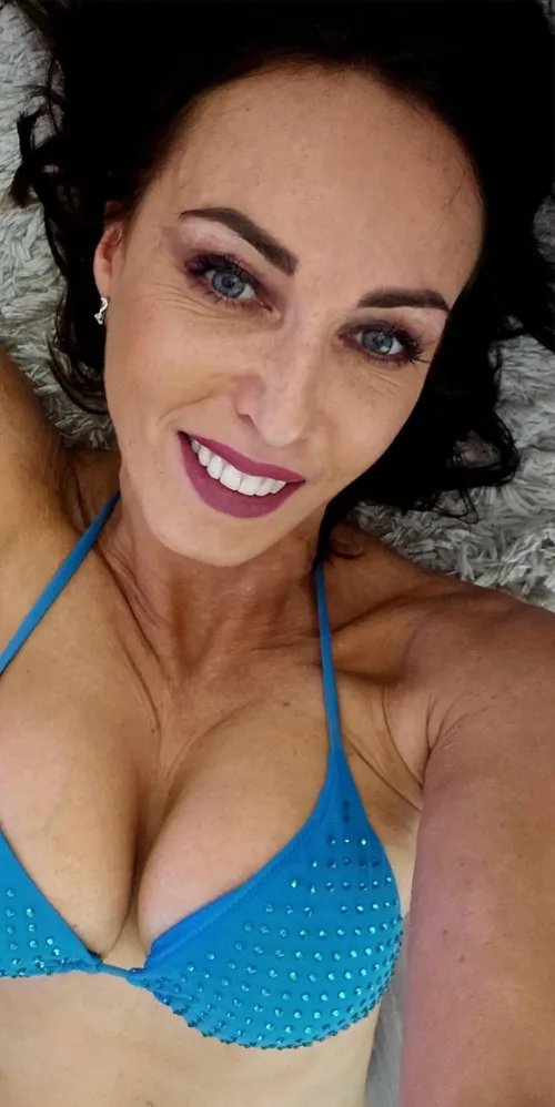 Would you take this hot wife back to your place ?