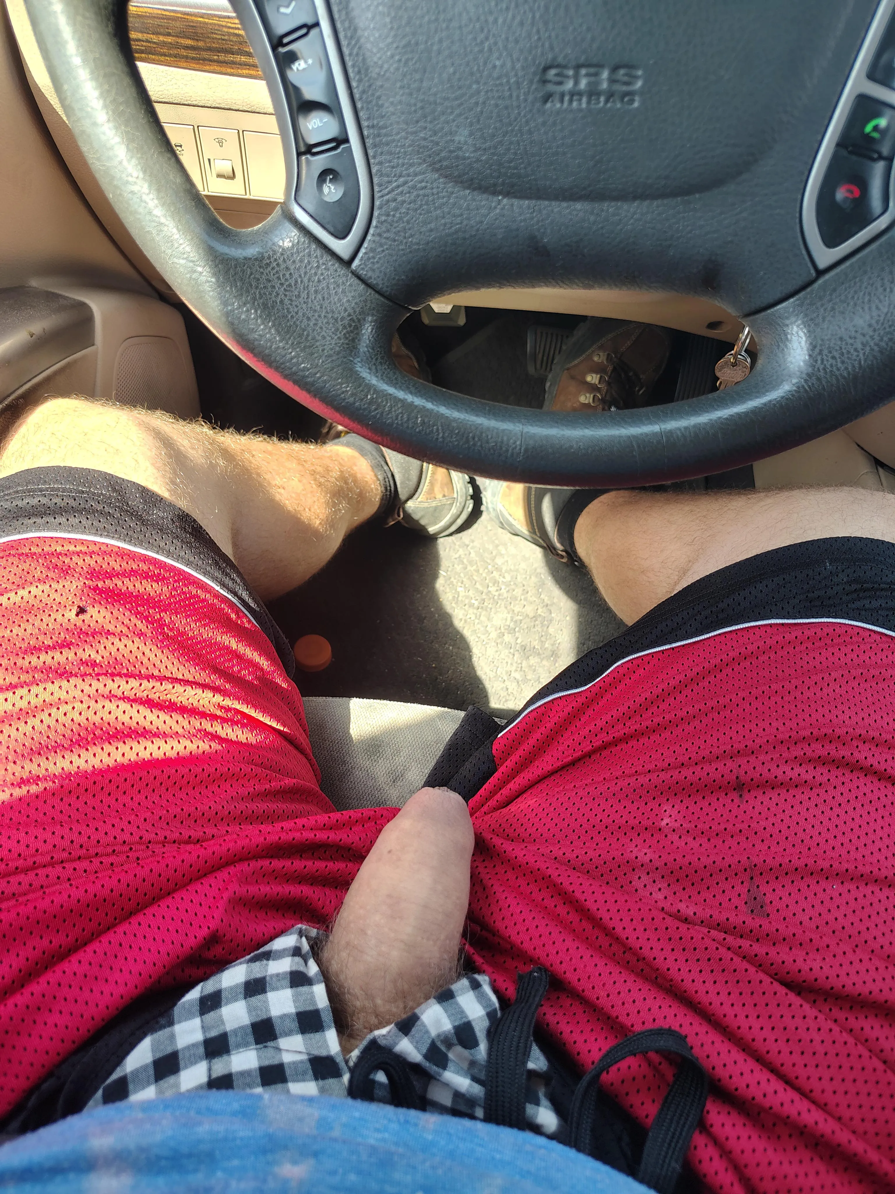 Near carriage Ln park in mesa any f wanna meet in the bathroom?