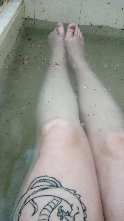 Relaxing time 😌 wanna join me?