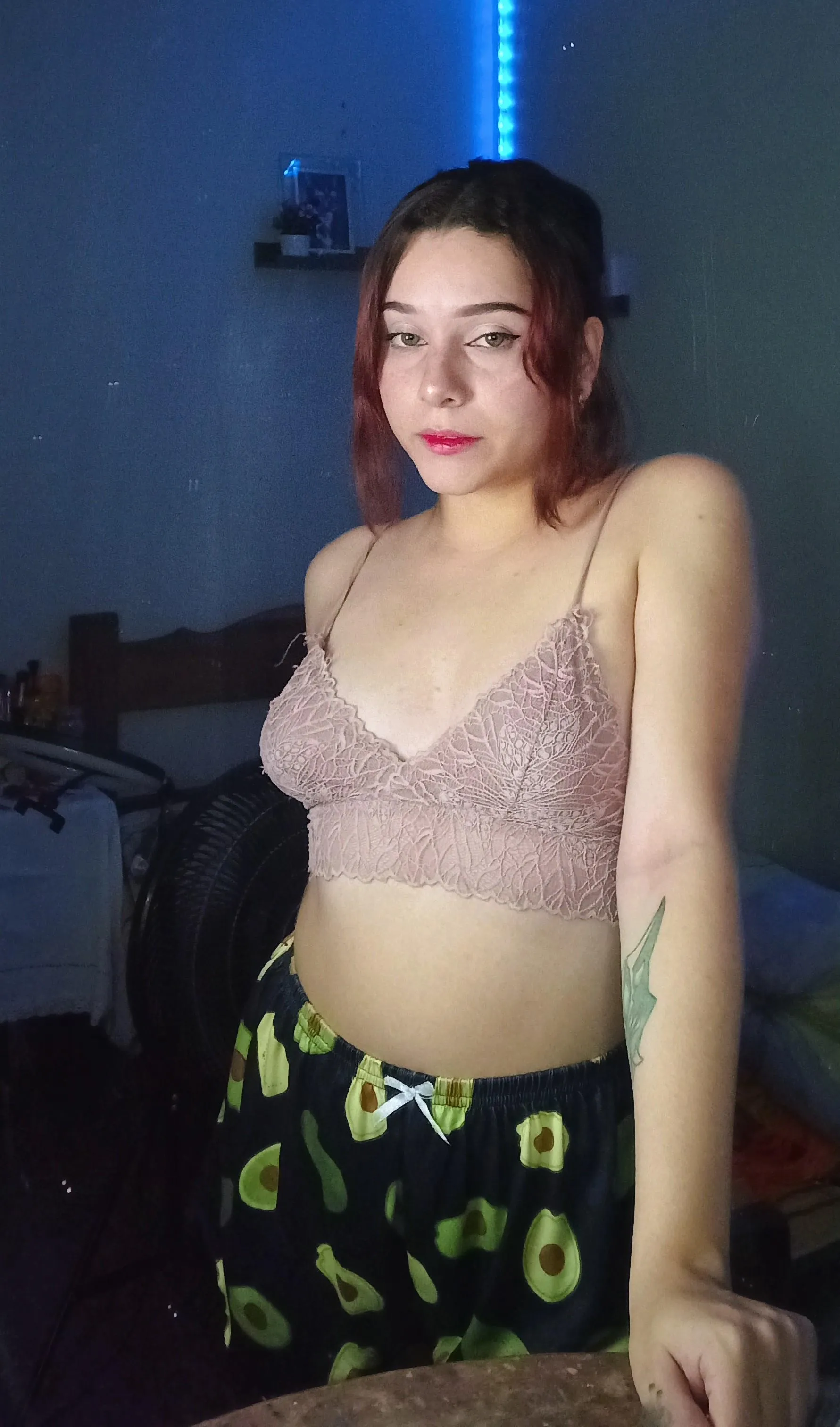 Share your thoughts on my cuteness and  curve