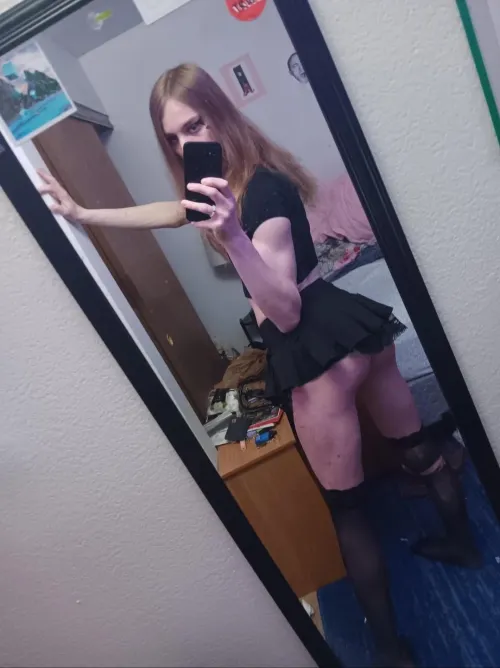 always feel pretty in black 🖤🖤