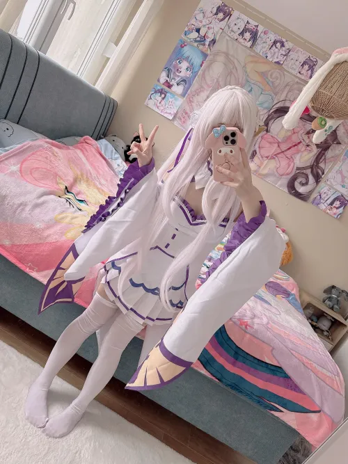 Emilia [Re:Zero] (Lily)