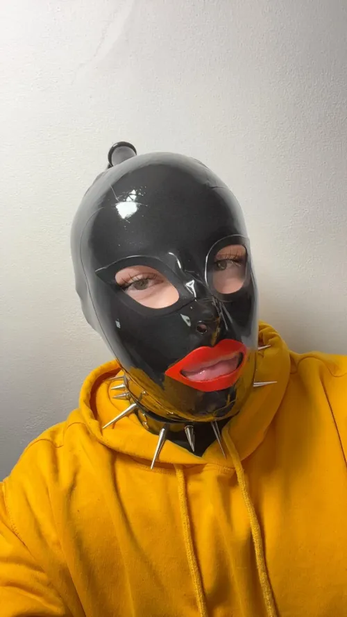 I need more latex ASAP 😈🖤