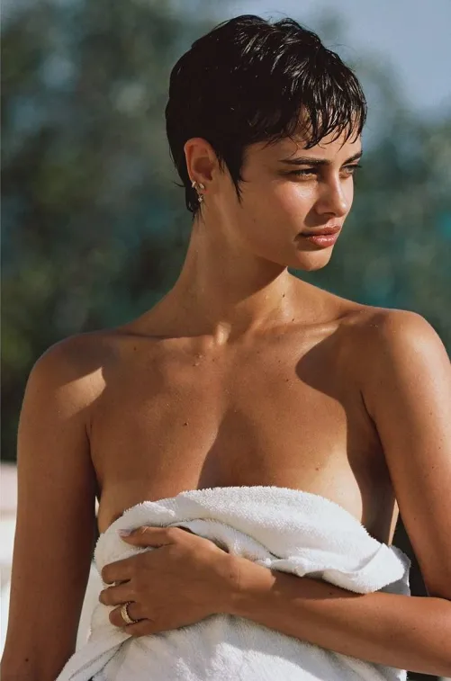 Short-haired model (bonus pix in comments)