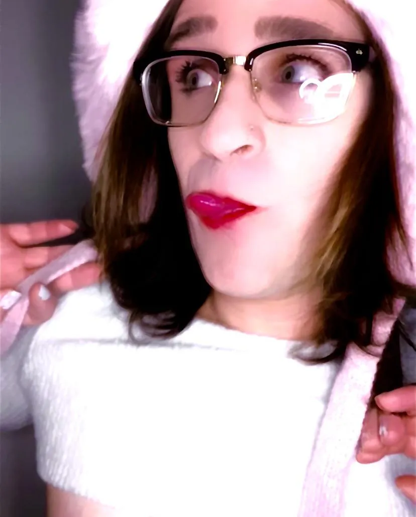 (24T4A) New to Honolulu and looking for friends and more!