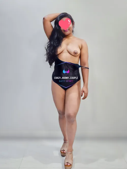 Do you like it when my clothes start coming off? 😘