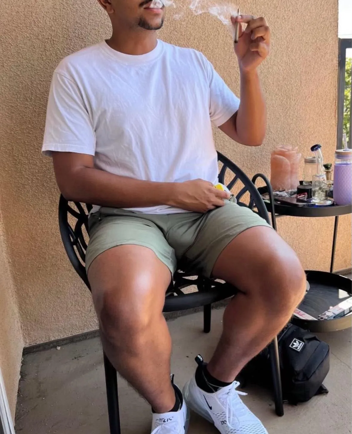 smoke and stroke with the bros 👀😌