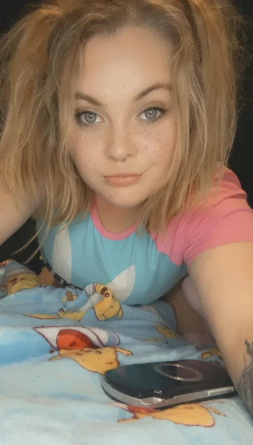 @theeviegrace geeky gamer girl