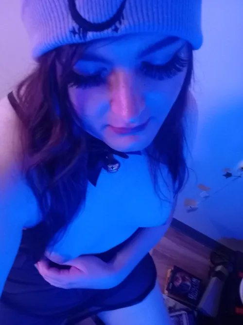 Falsies make me look so pretty!