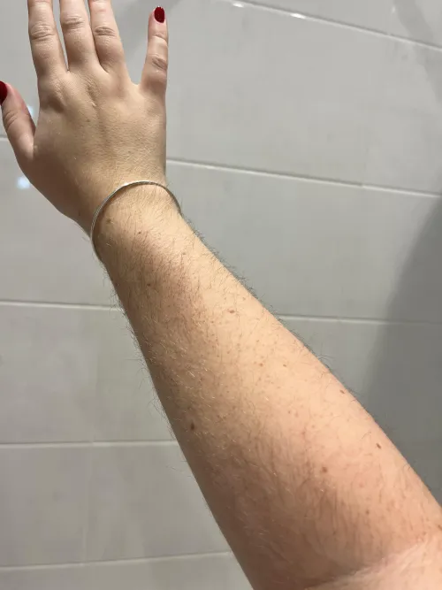 Happy Monday ✨ How was your day? [arms]