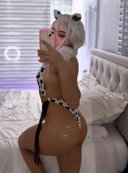 I am a sexy cow (girlasenet)