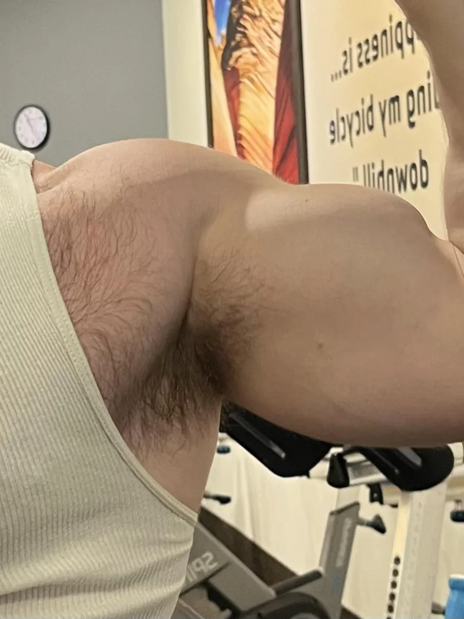 Mid-workout stench. Take a whiff bros