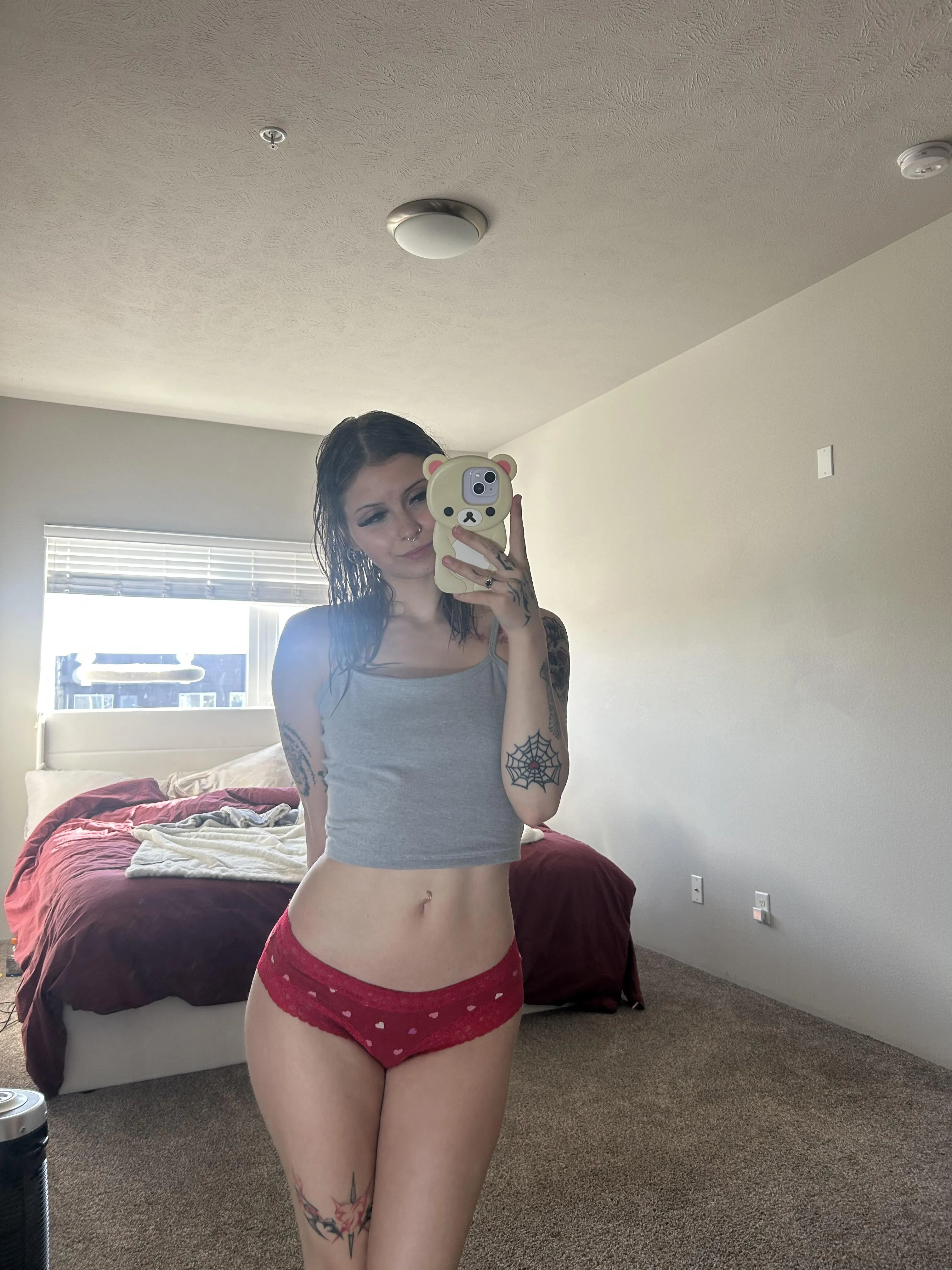 need your hands on my hips :3