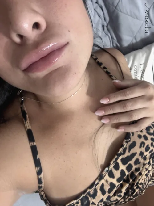 these pouty lips don’t lie… they’re begging for attention