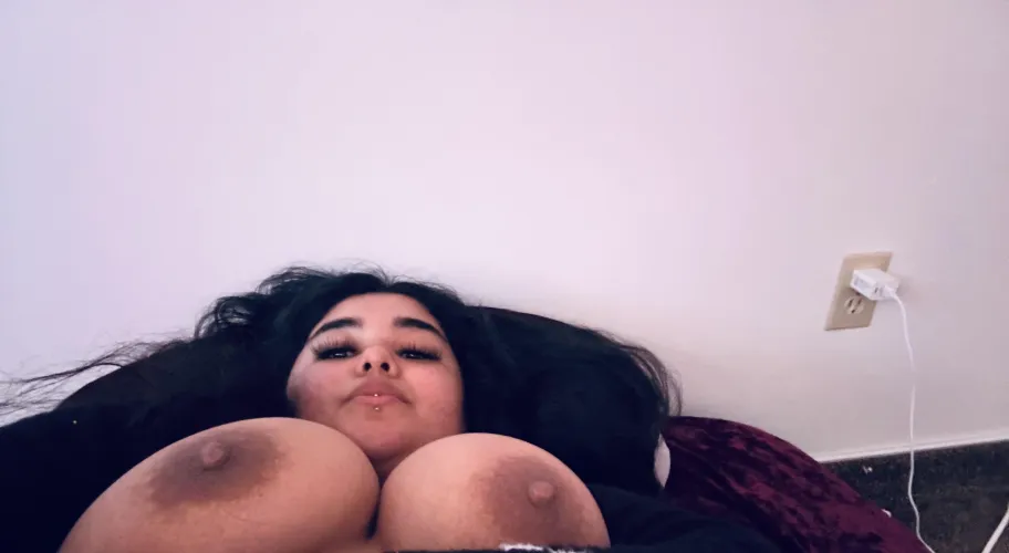 Wondering if you’ll cum on them for mommy 😋