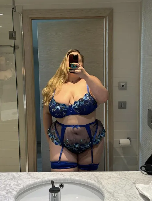 Pidänkö nää päällä vai haluutko riisuu mut? 😘