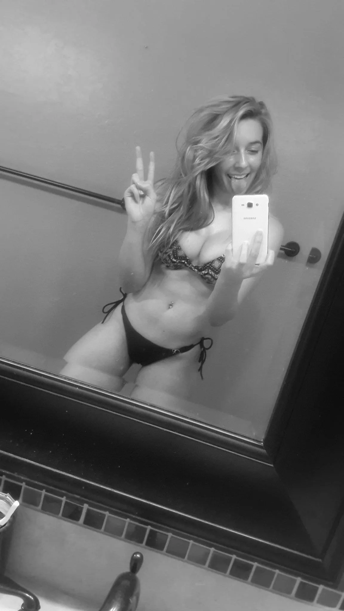 Good luck trying not to stare 😏✌️