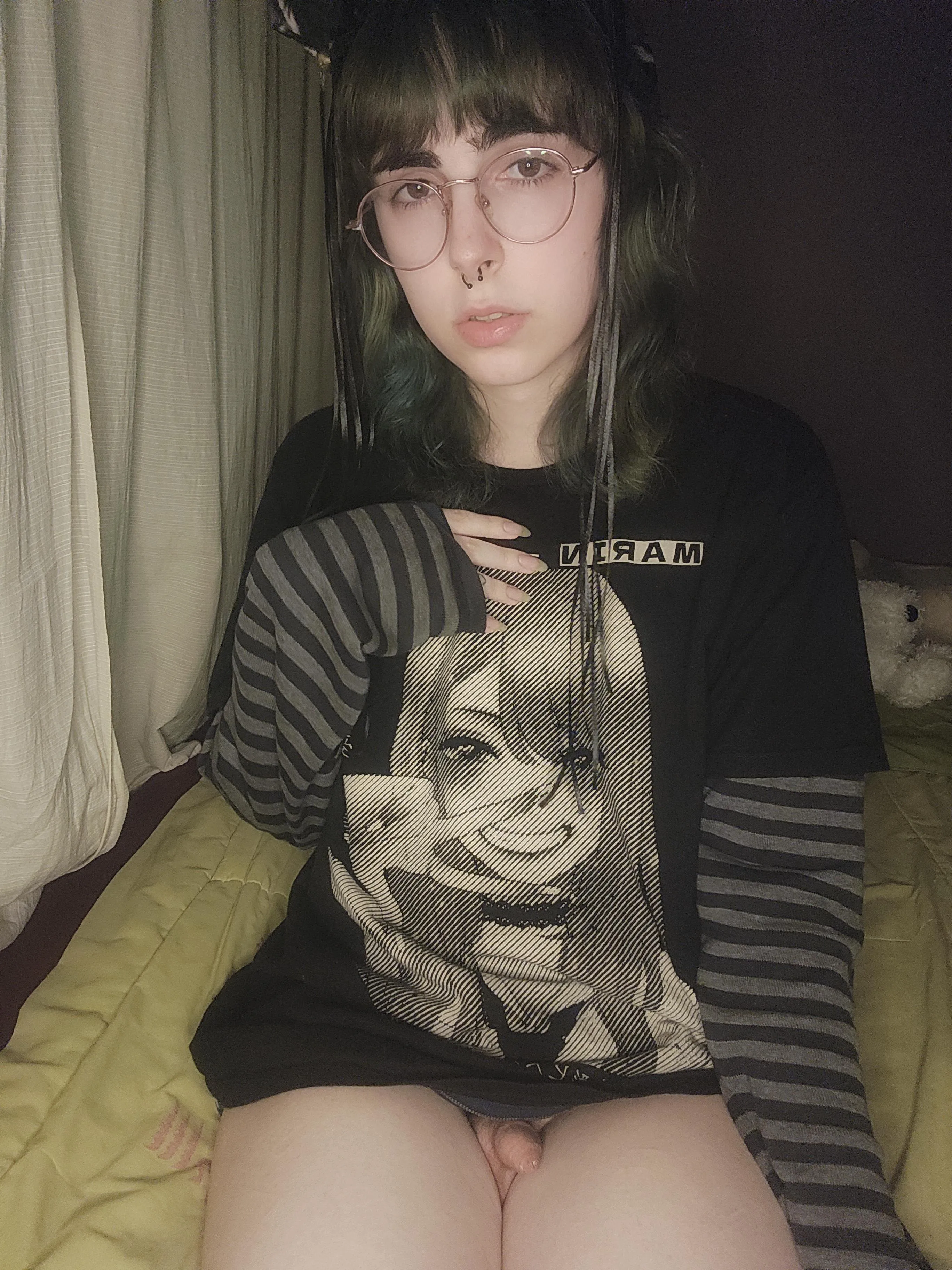 waiting patiently for you to come and pet me :3