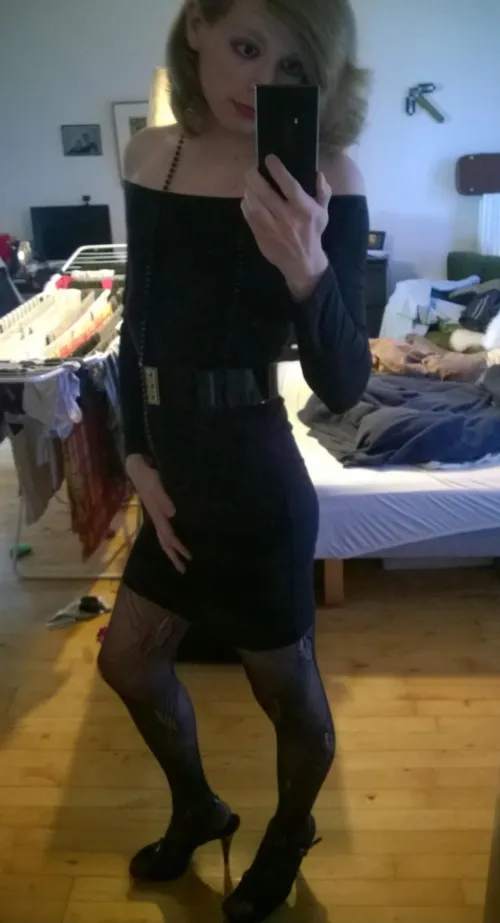 28 Montreal looking for other fem friends:)