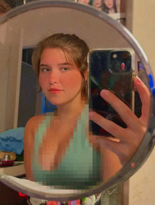 Look closely, don't you see it ? Deeper in my pixels, you'll find the answer. Denial is your only pleasure loser, give into your beta desires and relapse for my pixels  ❎😚