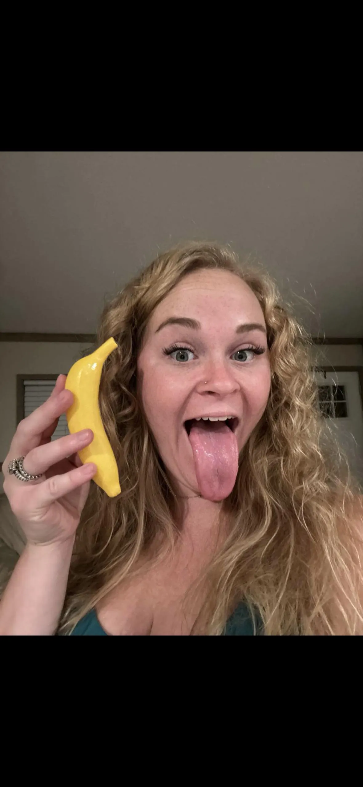 What’s longer the banana or her tongue?
