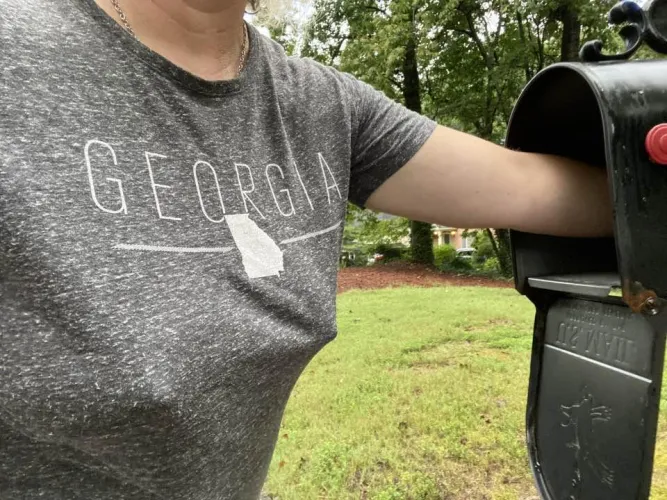 Yes, braless neighborhood MILF is a thing