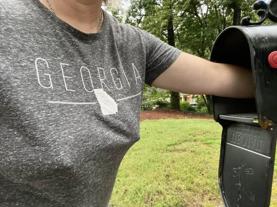 Yes, braless neighborhood MILF is a thing